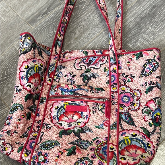 Vera Bradley Handbags - Vera Bradley Pink Floral Tote Bag